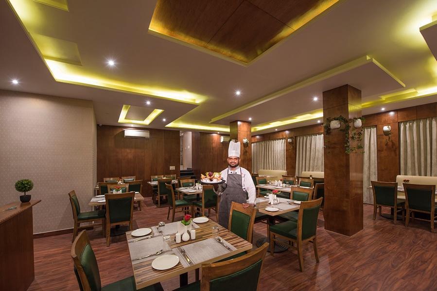 Hotel Manisha International Gaja Zewnętrze zdjęcie